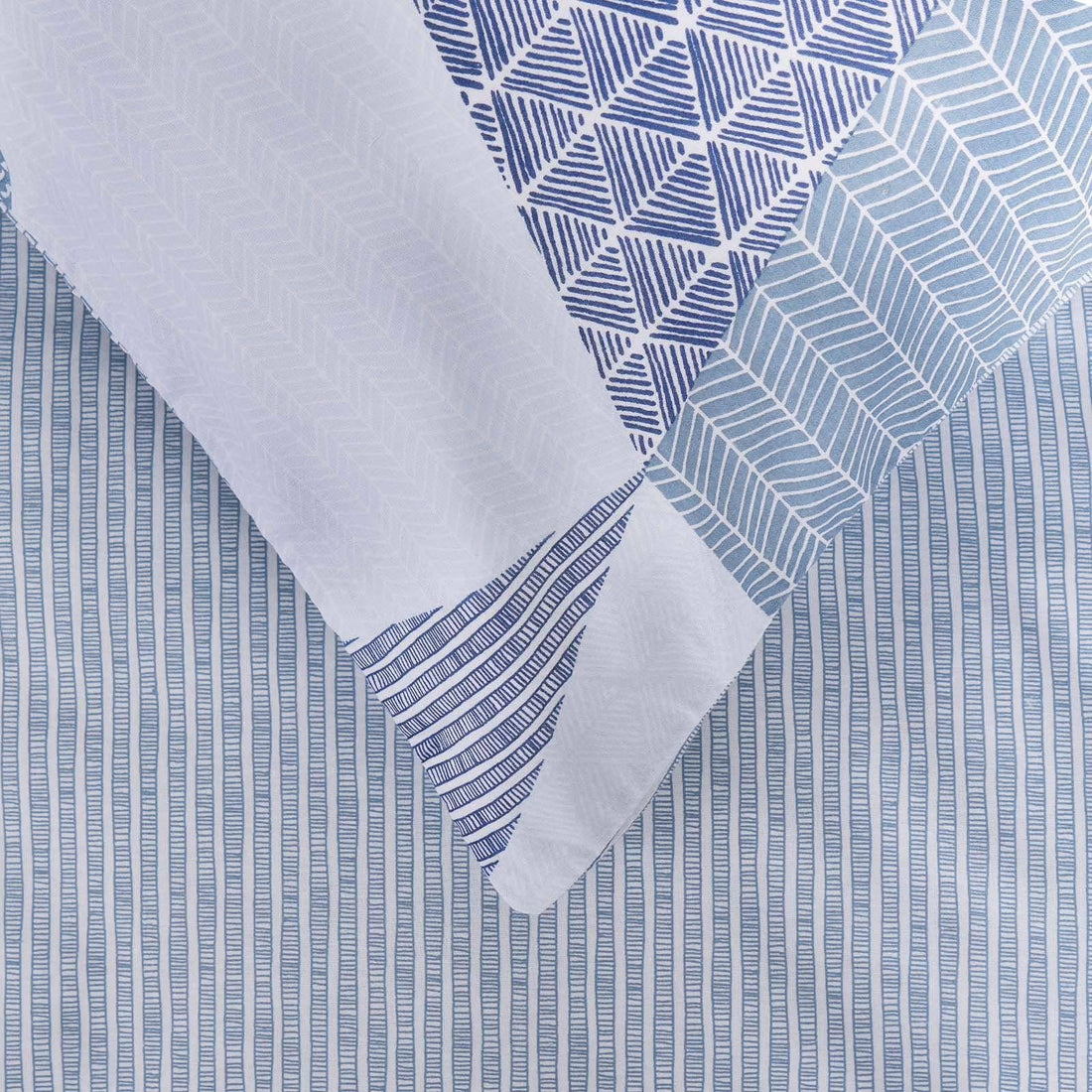 Blue pattern King Size Comforter Set - With Filling