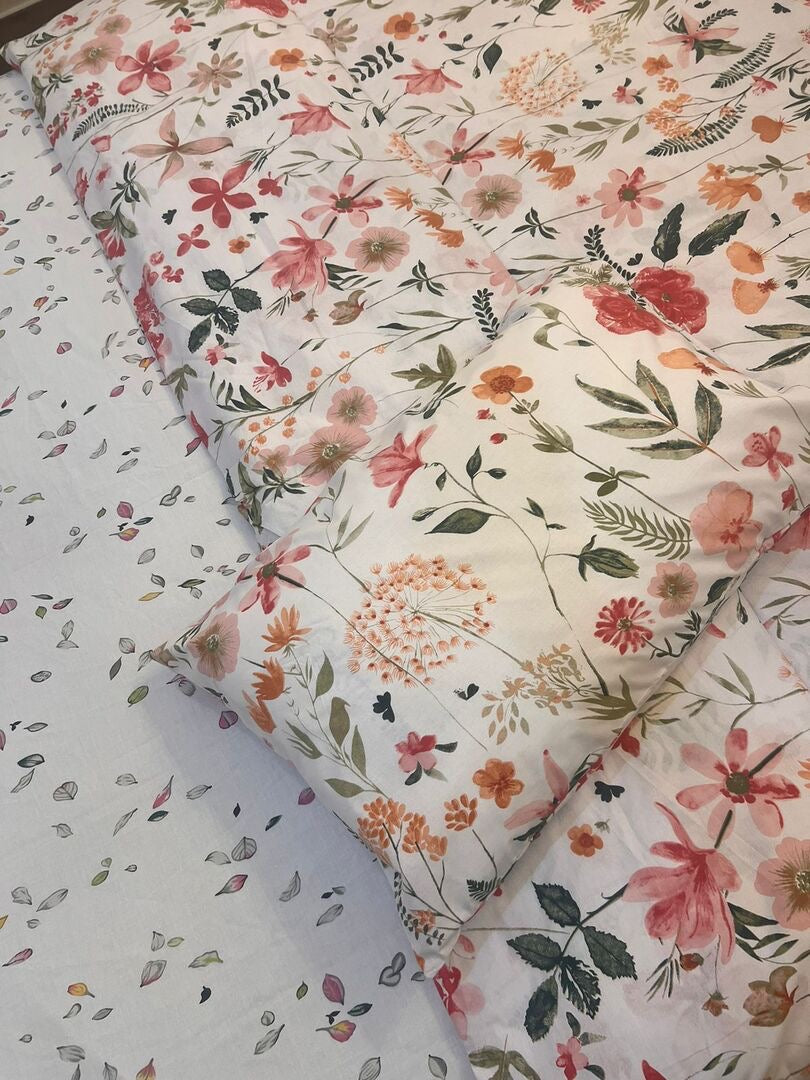 Falling petals  Dunelm King Size Comforter Set - With Filling