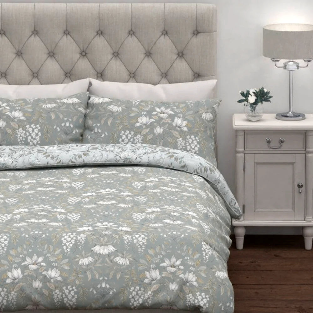 Petals King Size Comforter Set - With Filling